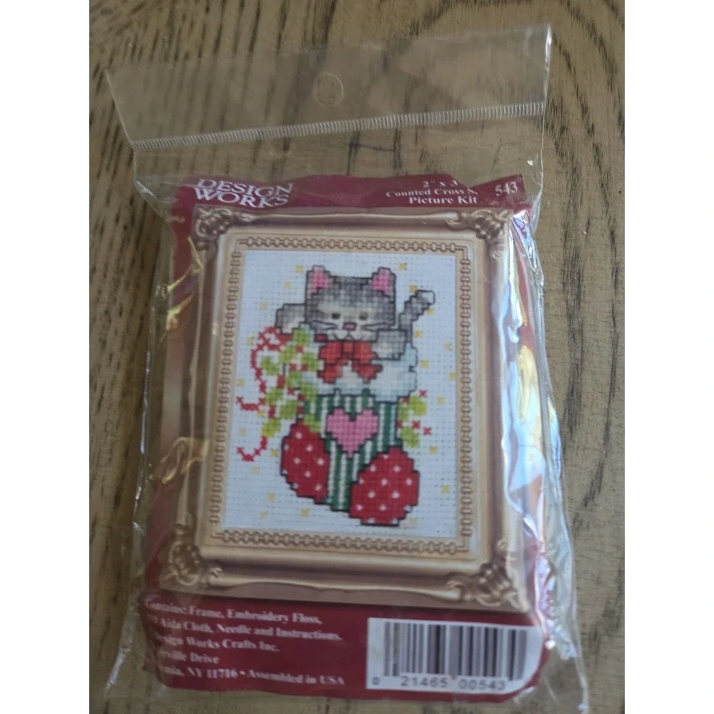 Cat CROSS STITCH KIT Design Works Cat/Kitten 